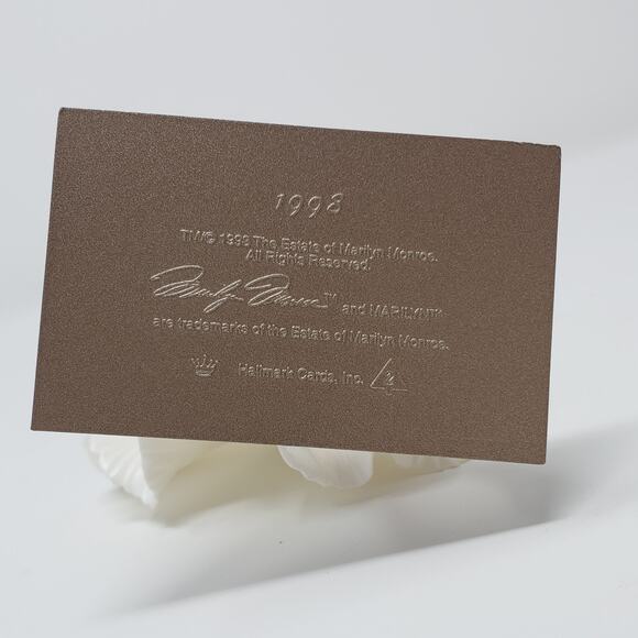 1998 Hallmark Marilyn Monroe #2 Handcrafted Keepsake Holiday Christmas Ornament - Picture 9 of 10